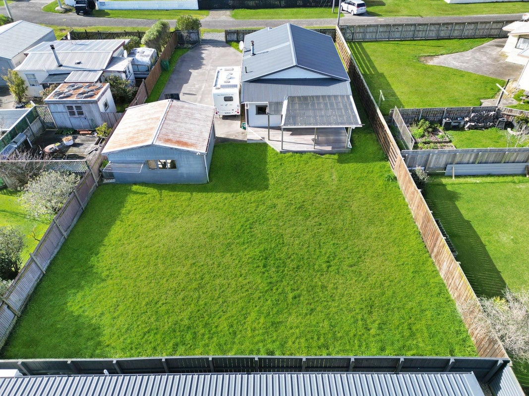 2 Huia Street, Foxton Beach, Foxton - Carousel 25