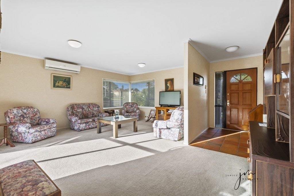 4 Newbegin Place, Weymouth, Auckland - Carousel 2