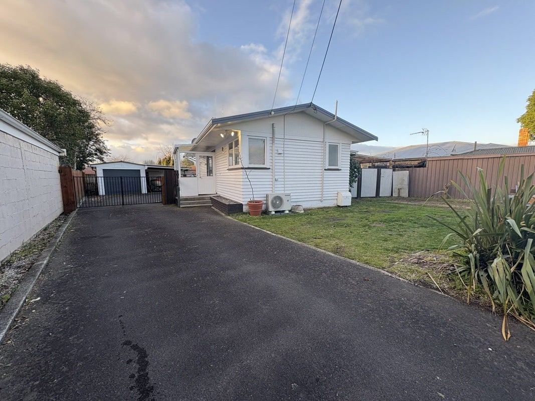2A Verel Street, Fairfield, Hamilton - Carousel 1