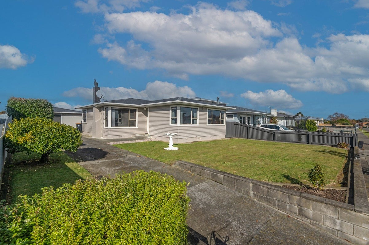 20 Somerset Crescent, Highbury, Palmerston North - Carousel 1