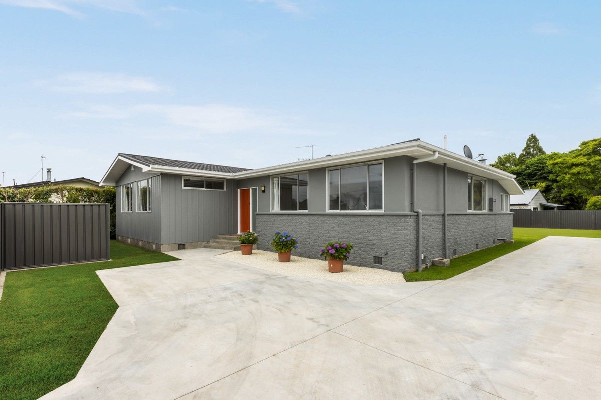 86 Avondale Road, Taradale, Napier - Carousel 1