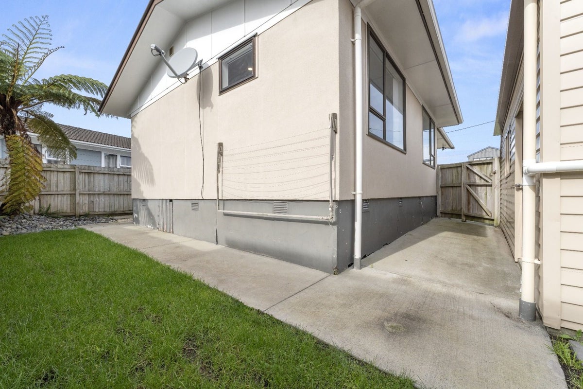 16 Rewarewa Road, Te Atatu Peninsula, Auckland - Carousel 10