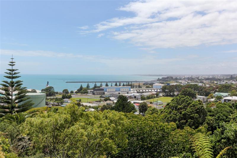 4B Catherine Crescent, Moturoa, New Plymouth - Carousel 2