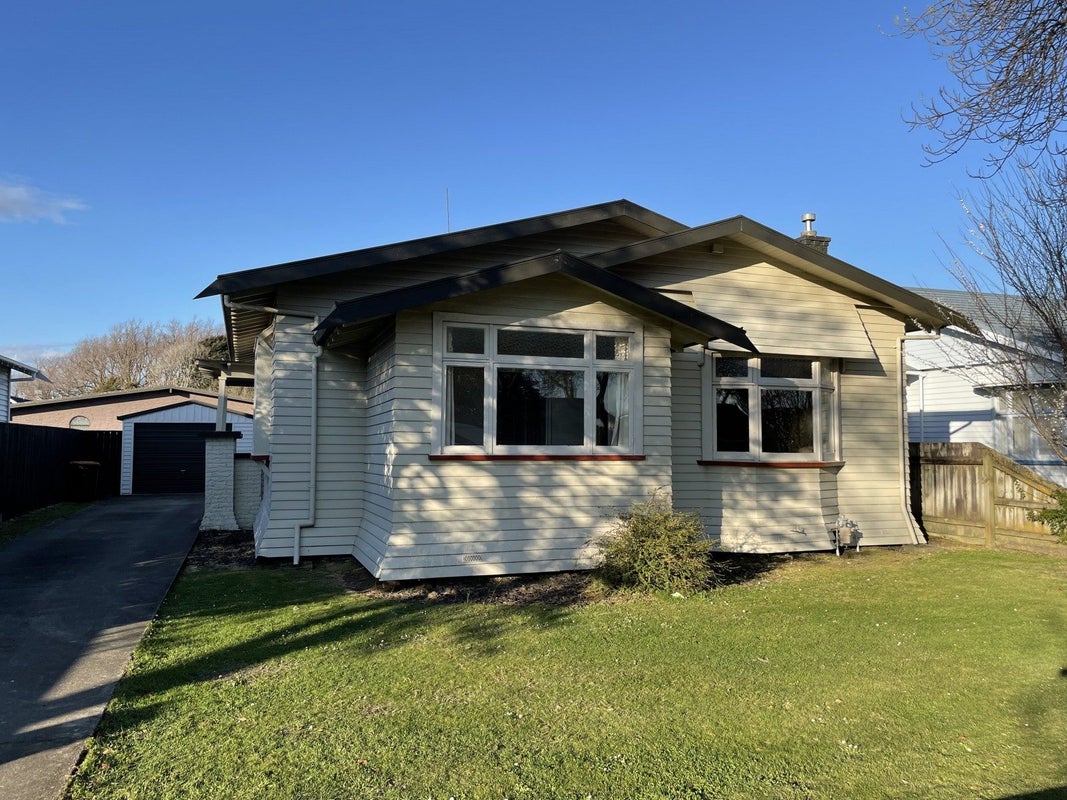 11 Milverton Avenue, Hokowhitu, Palmerston North - Carousel 1