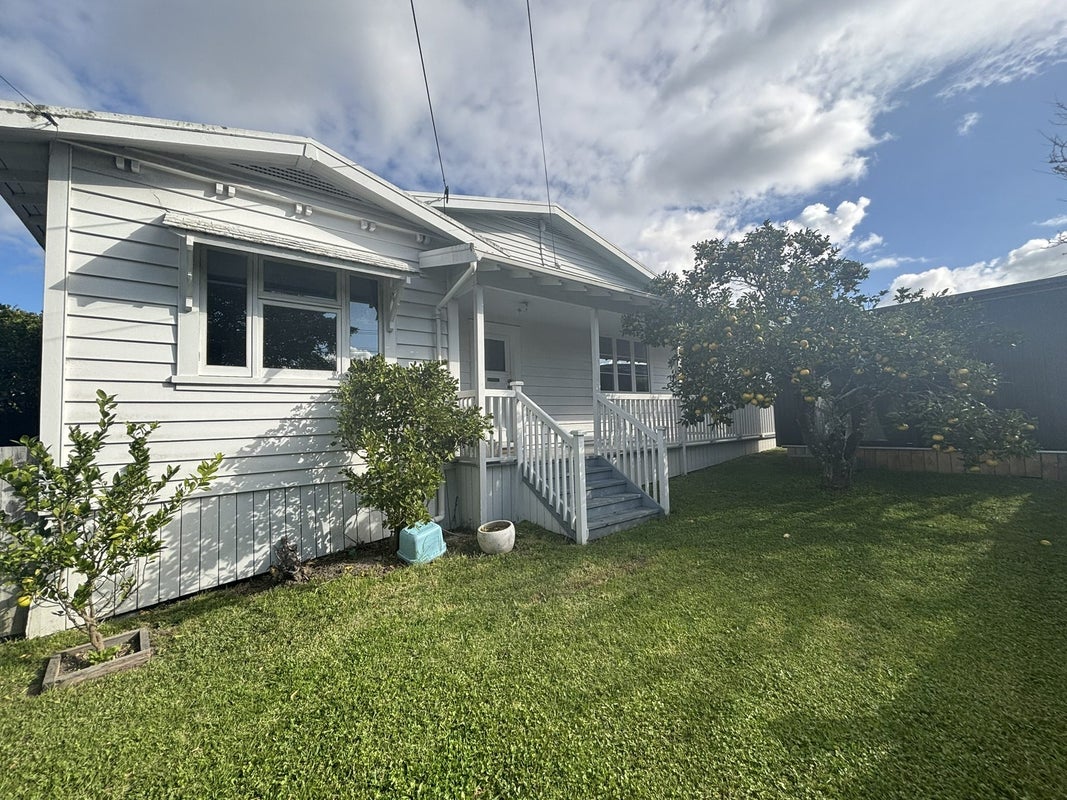 18 Western Springs Road, Morningside, Auckland - Carousel 1