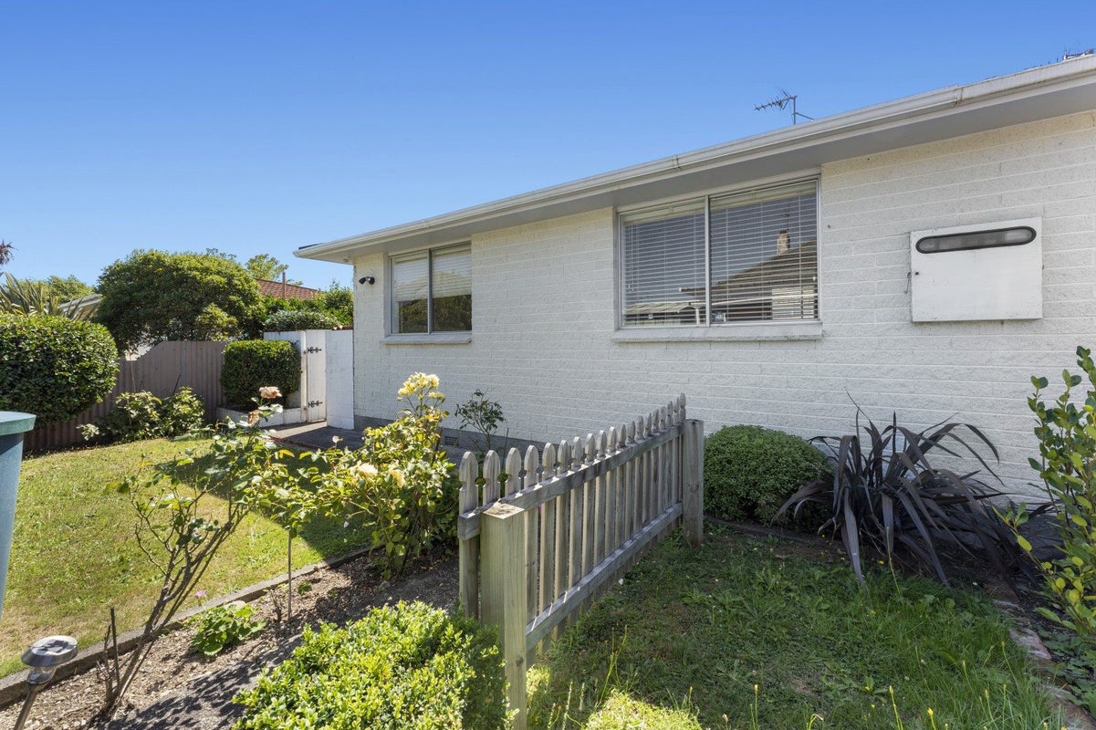 1/32 Ararino Street, Trentham, Upper Hutt - Carousel 1