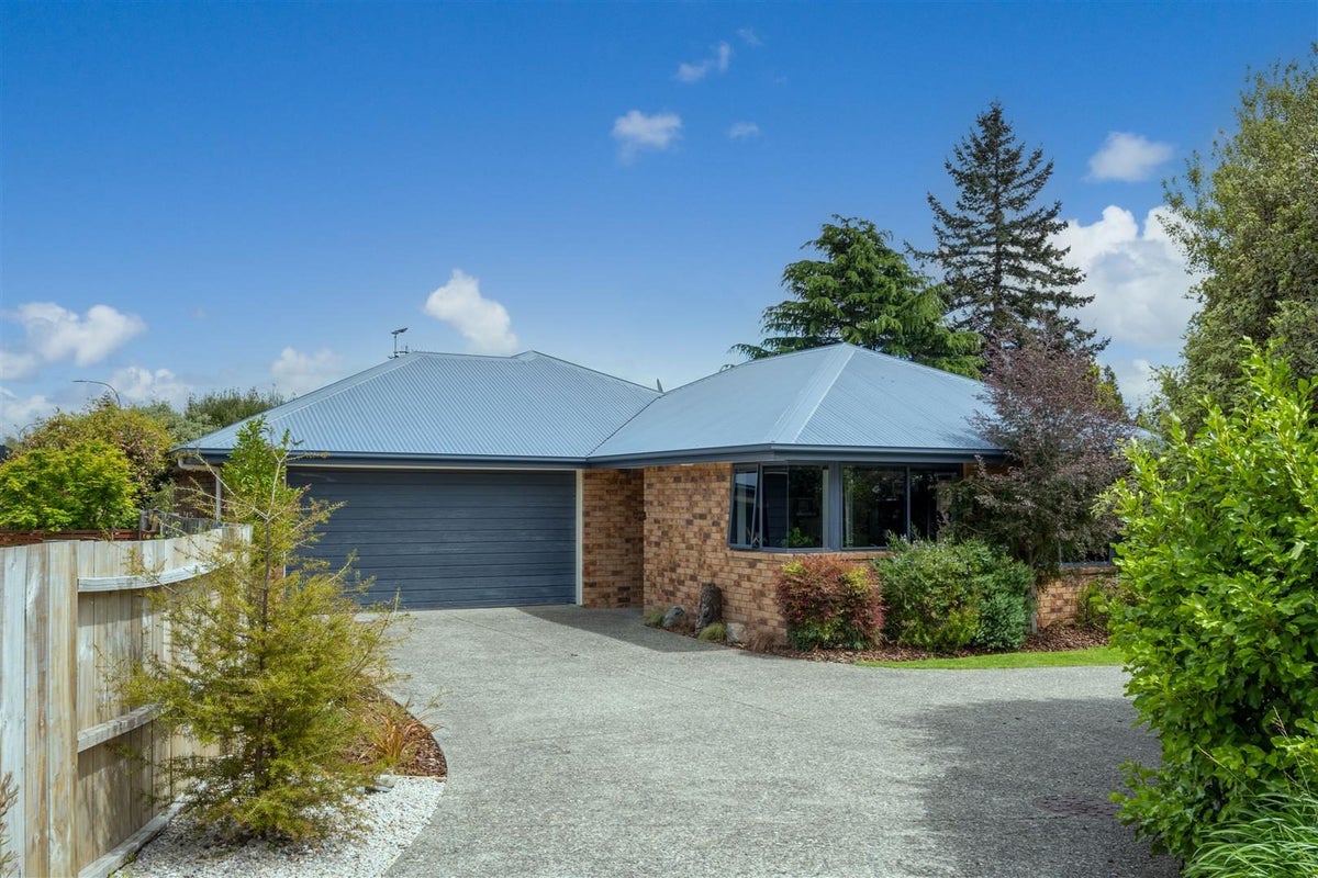 8 Ngawhatu Road, Stoke, Nelson - Carousel 1