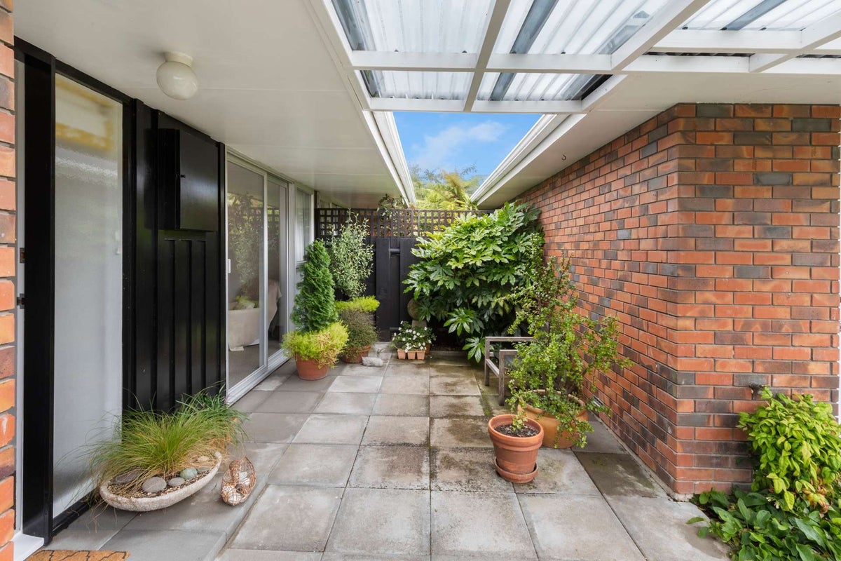 11 Seaton Court, Hokowhitu, Palmerston North - Carousel 2