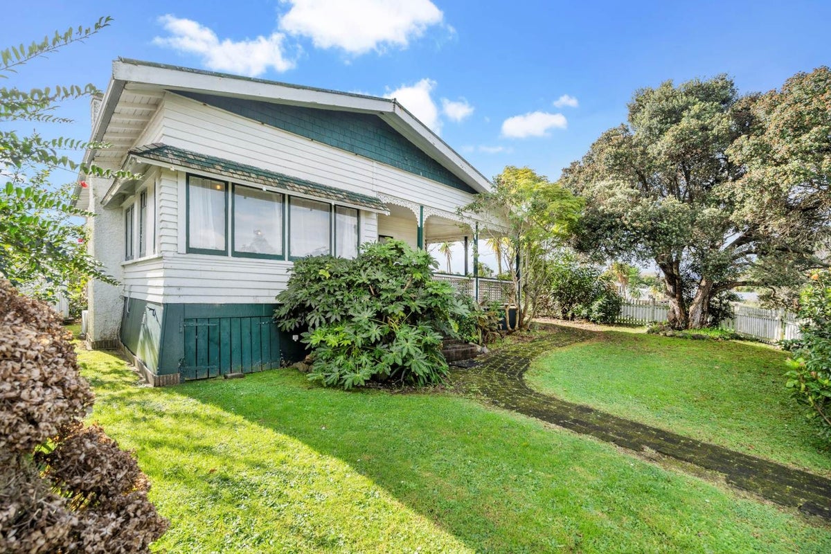 23 McInnes Road, Weymouth, Auckland - Carousel 2