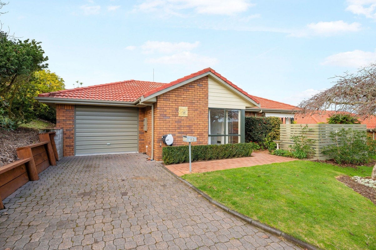 153 Alandale Avenue, Flagstaff, Hamilton - Carousel 2