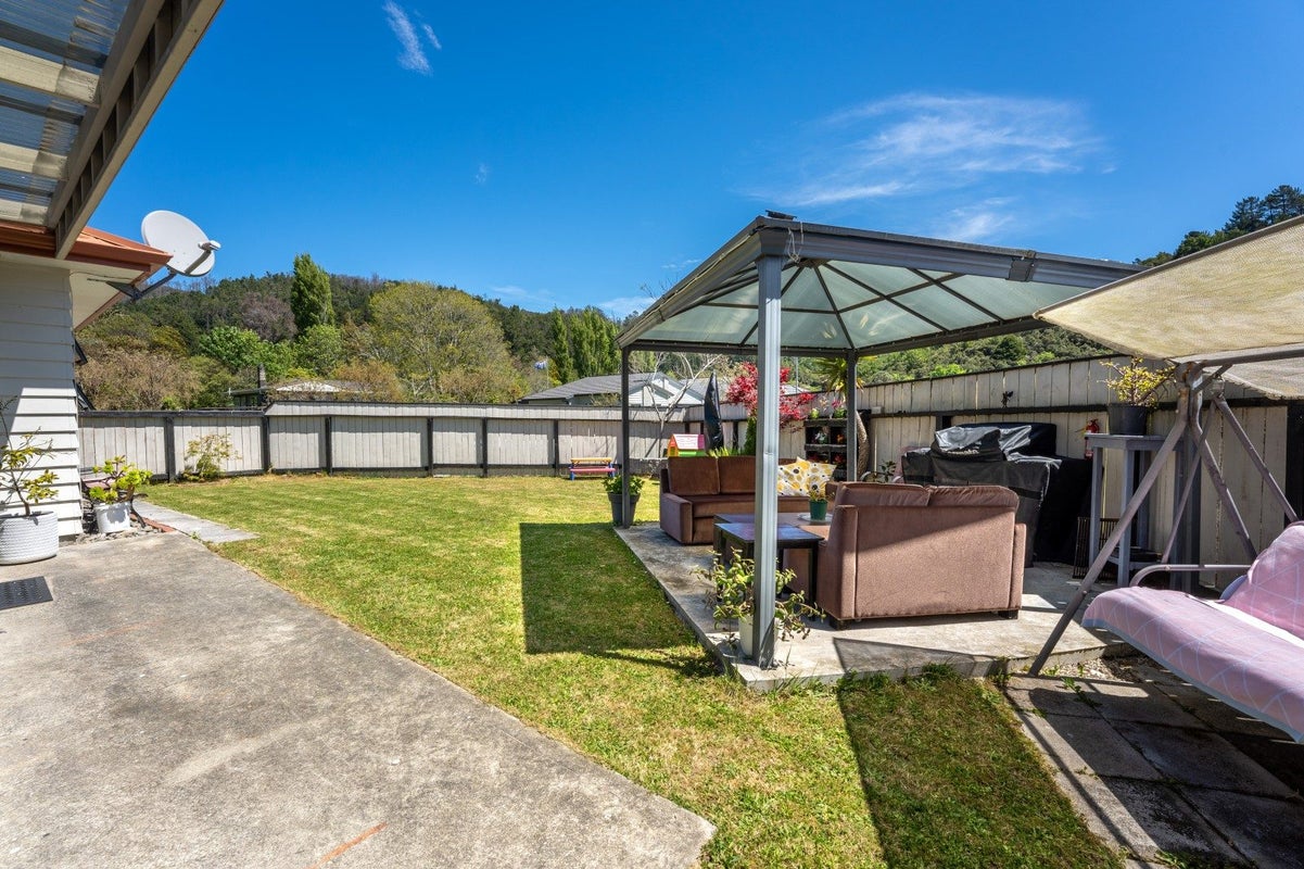 6 Poppy Watts Grove, Stokes Valley, Lower Hutt - Carousel 21
