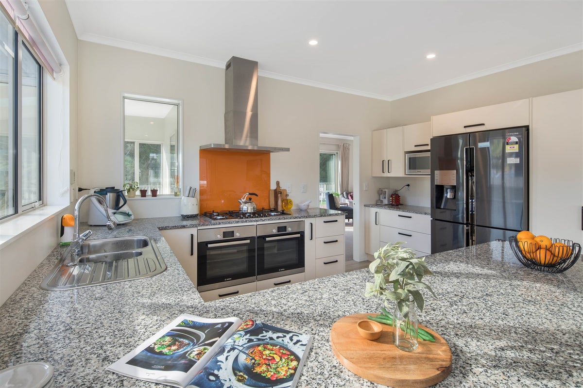 3 Crompton Avenue, Churton Park, Wellington - Carousel 2