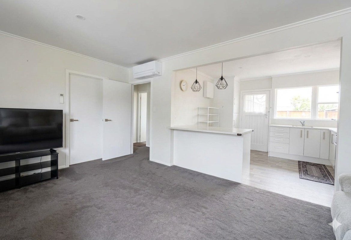 2/216A Edmonton Road, Te Atatu South, Auckland - Carousel 2