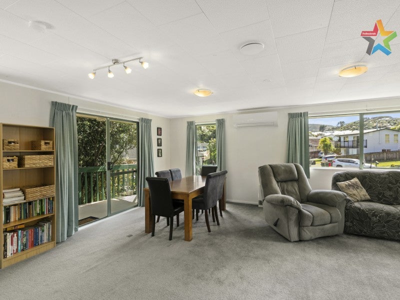 7 Becks Close, Kelson, Lower Hutt - Carousel 1