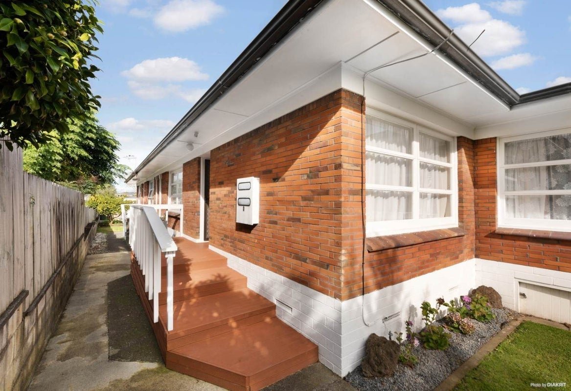 2/9 Onslow Road, Papakura, Auckland - Carousel 11