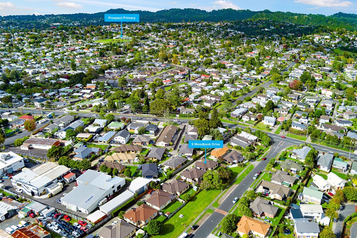 9 Woodbank Drive, Glen Eden, Auckland - Carousel 24