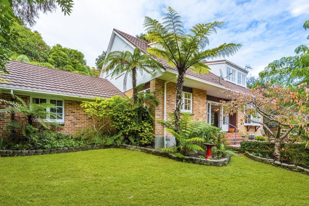 14 Freemans Way, Pinehaven, Upper Hutt - Carousel 1