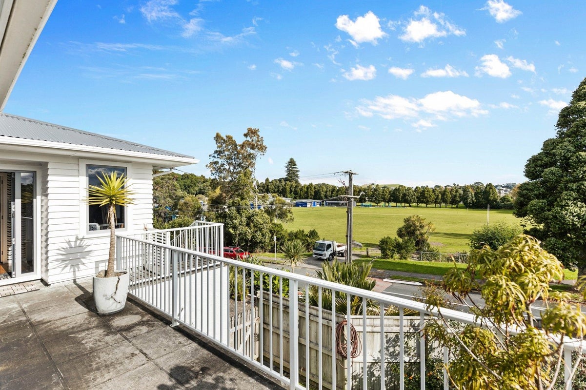 1 Bonithon Avenue, Moturoa, New Plymouth - Carousel 2