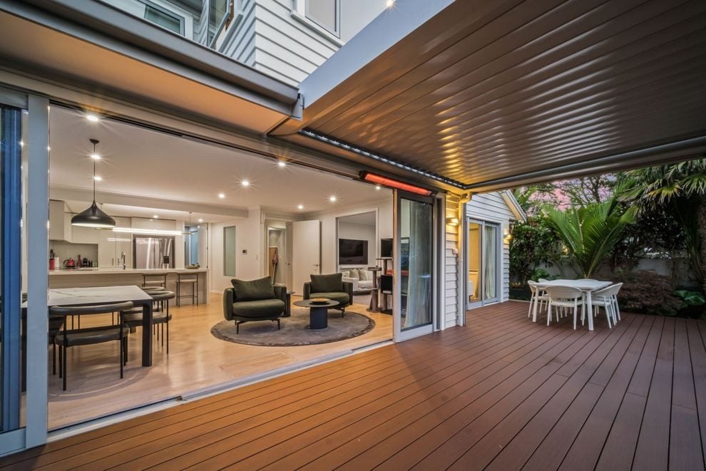 21 Raymond Street, Point Chevalier, Auckland - Carousel 1
