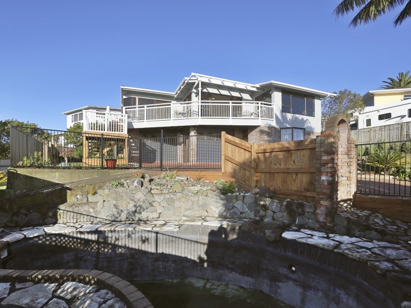 4 Catherine Crescent, Moturoa, New Plymouth - Carousel 1