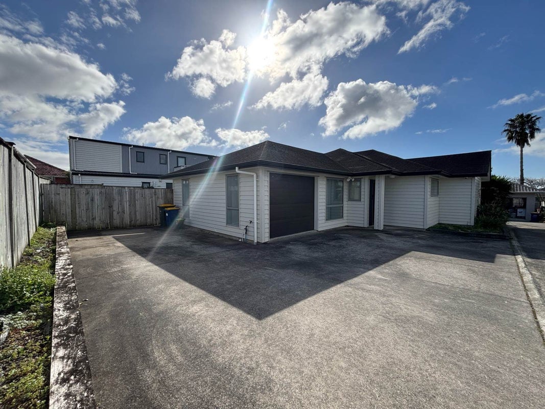 797B Te Atatu Road, Te Atatu Peninsula, Auckland - Carousel 2
