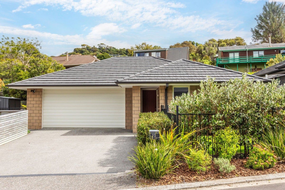 27 Mooring Close, Whitby, Porirua - Carousel 1