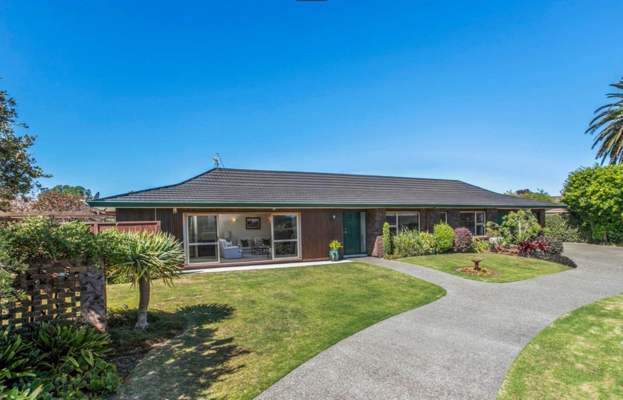 21 Bramley Drive, Farm Cove, Auckland - Carousel 1