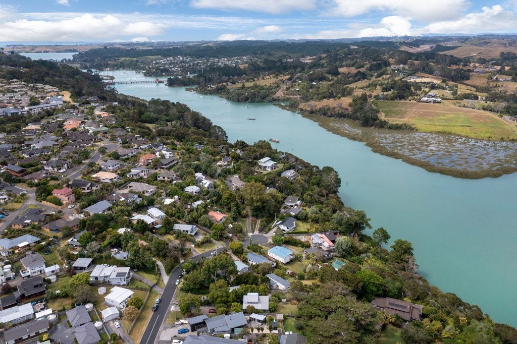 9 Poplar Road, Stanmore Bay, Whangaparaoa - Carousel 1