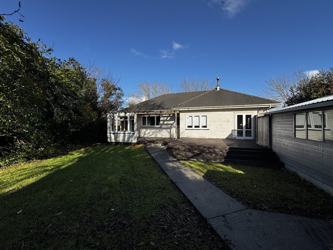 15 Marshall Street, Fairfield, Hamilton - Carousel 15