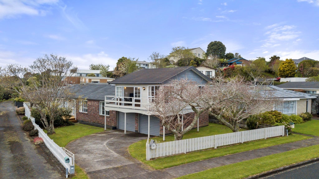 35 Wesley Avenue, Frankleigh Park, New Plymouth - Carousel 2