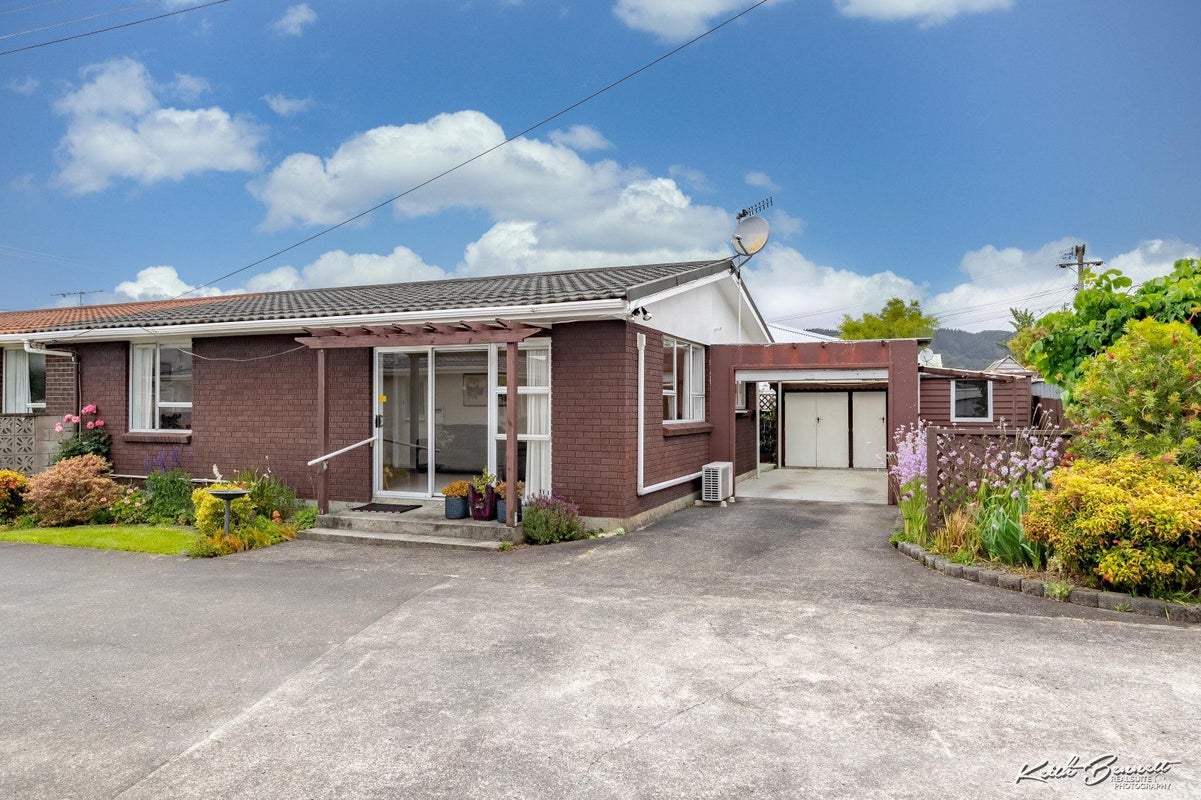 2/22 Liverpool Street, Trentham, Upper Hutt - Carousel 1