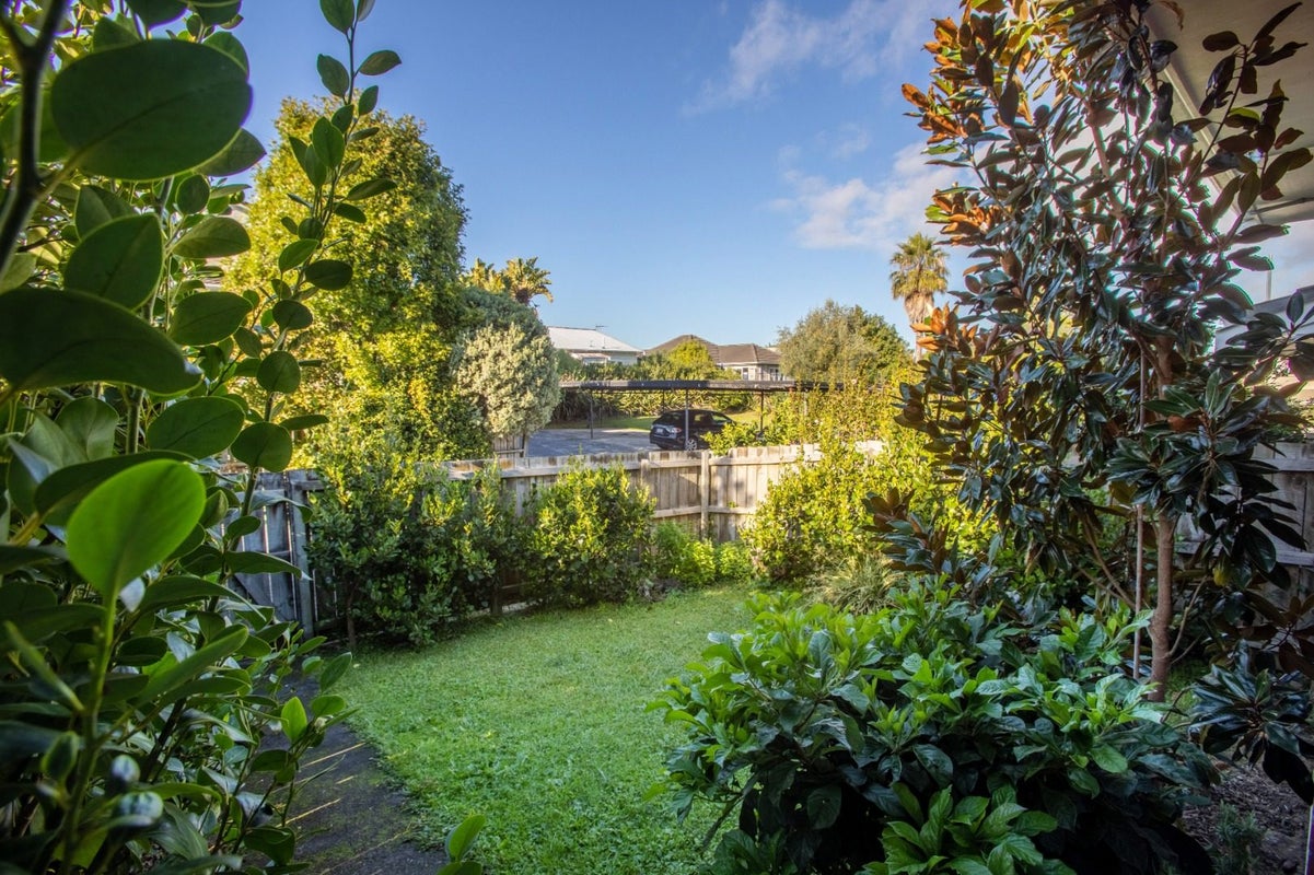 4/27 Wright Road, Point Chevalier, Auckland - Carousel 2