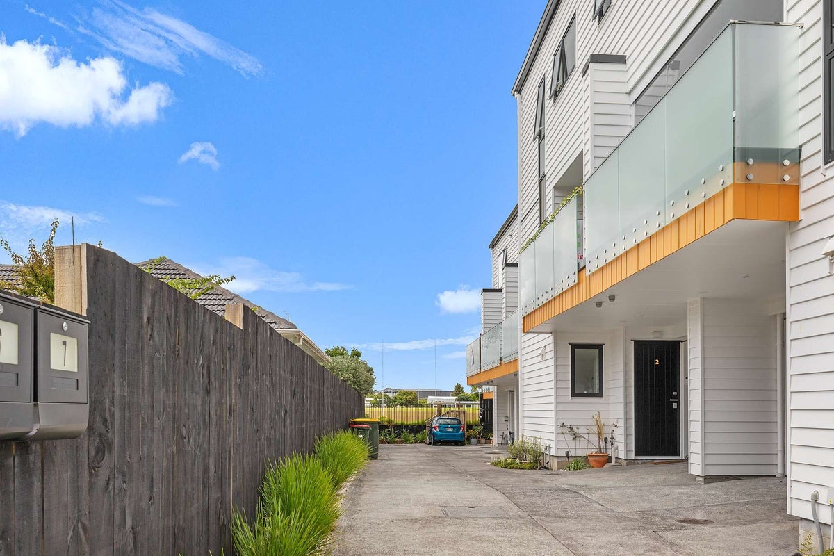 3/68 Smythe Road, Henderson, Auckland - Carousel 1