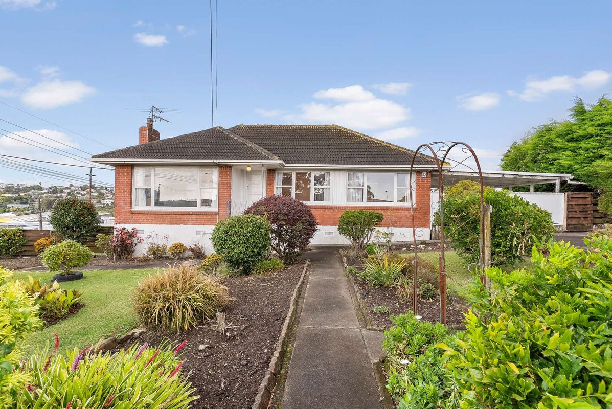 201 Chivalry Road, Glenfield, Auckland - Carousel 1