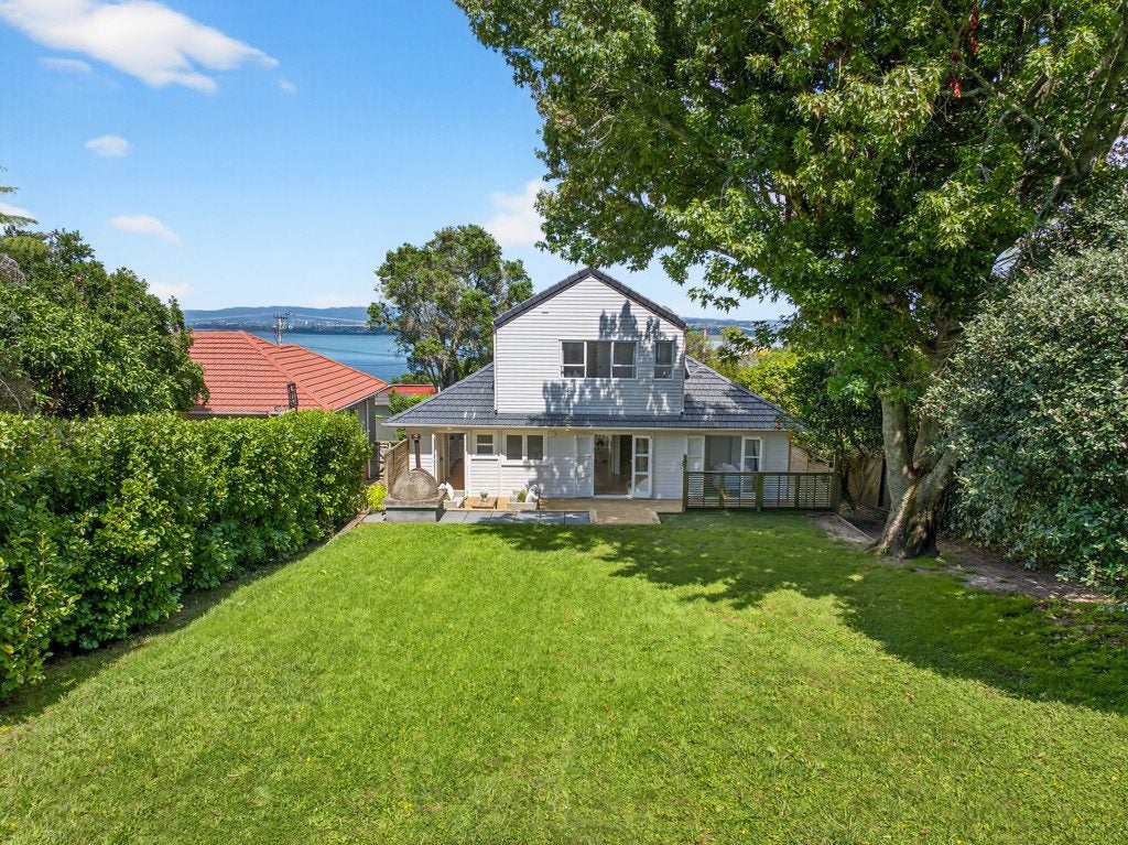 20 Sea Vista Avenue, Beach Haven, Auckland - Carousel 2