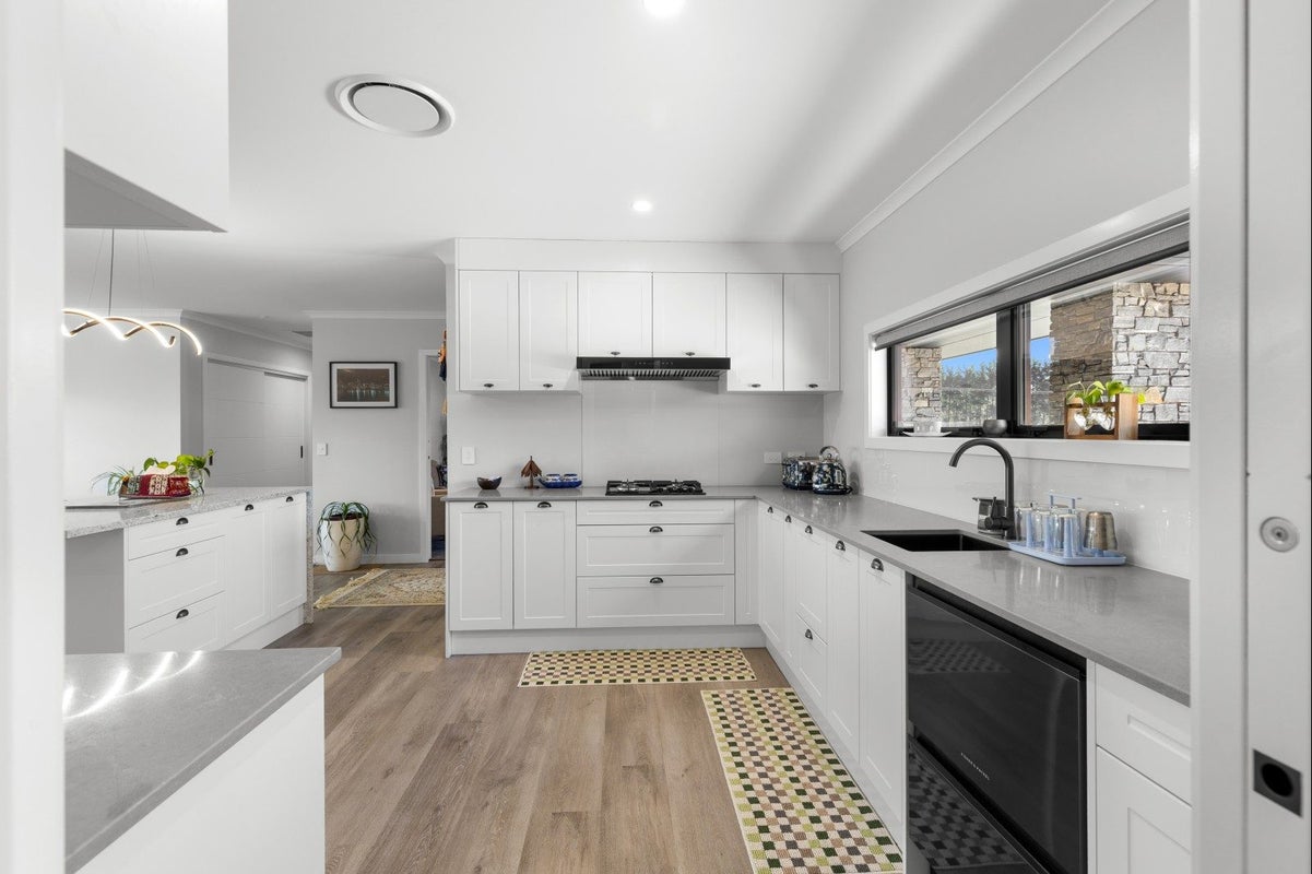 230 Valley Views, Fitzherbert, Palmerston North - Carousel 2