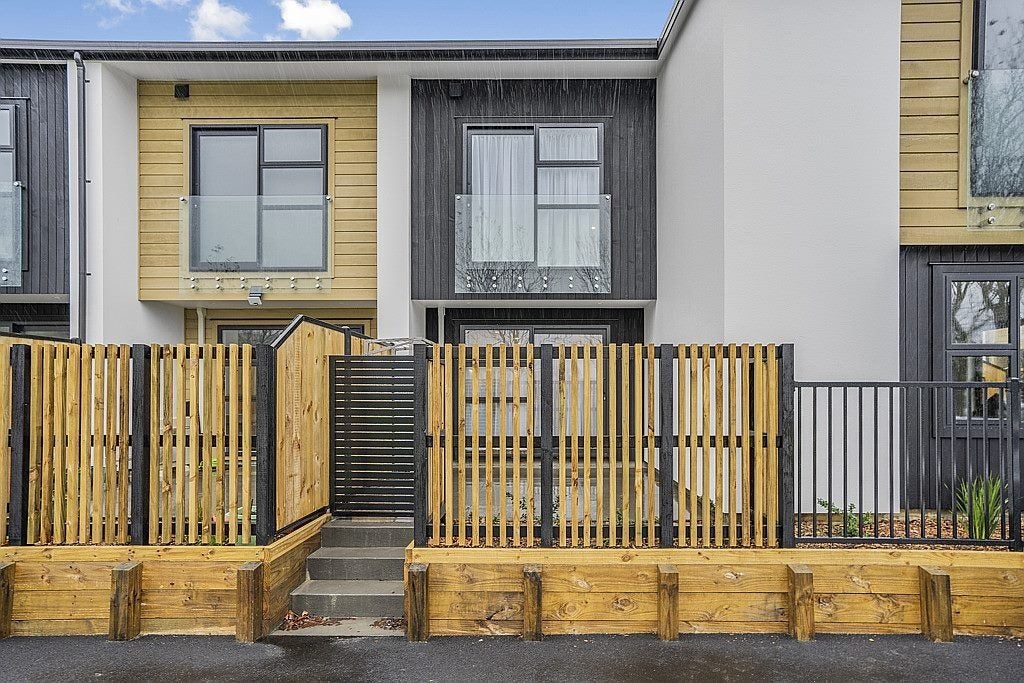 6/28 Fitzherbert Road, Wainuiomata, Lower Hutt - Carousel 2