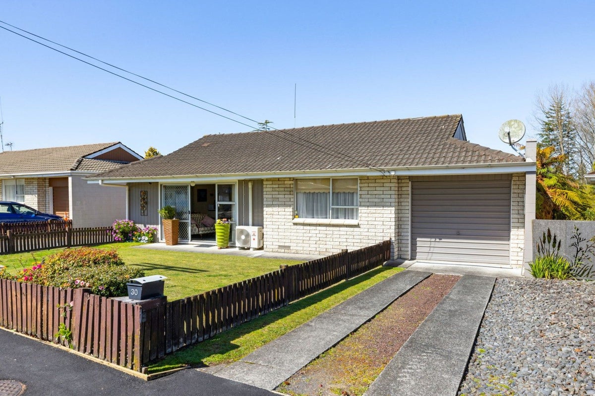 30 Normandy Avenue, Melville, Hamilton - Carousel 3
