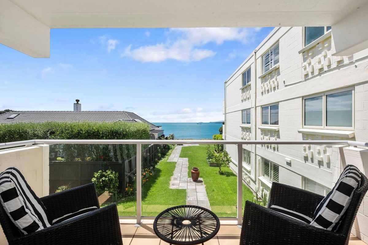 2/21 Clifton Road, Hauraki, Auckland - Carousel 1