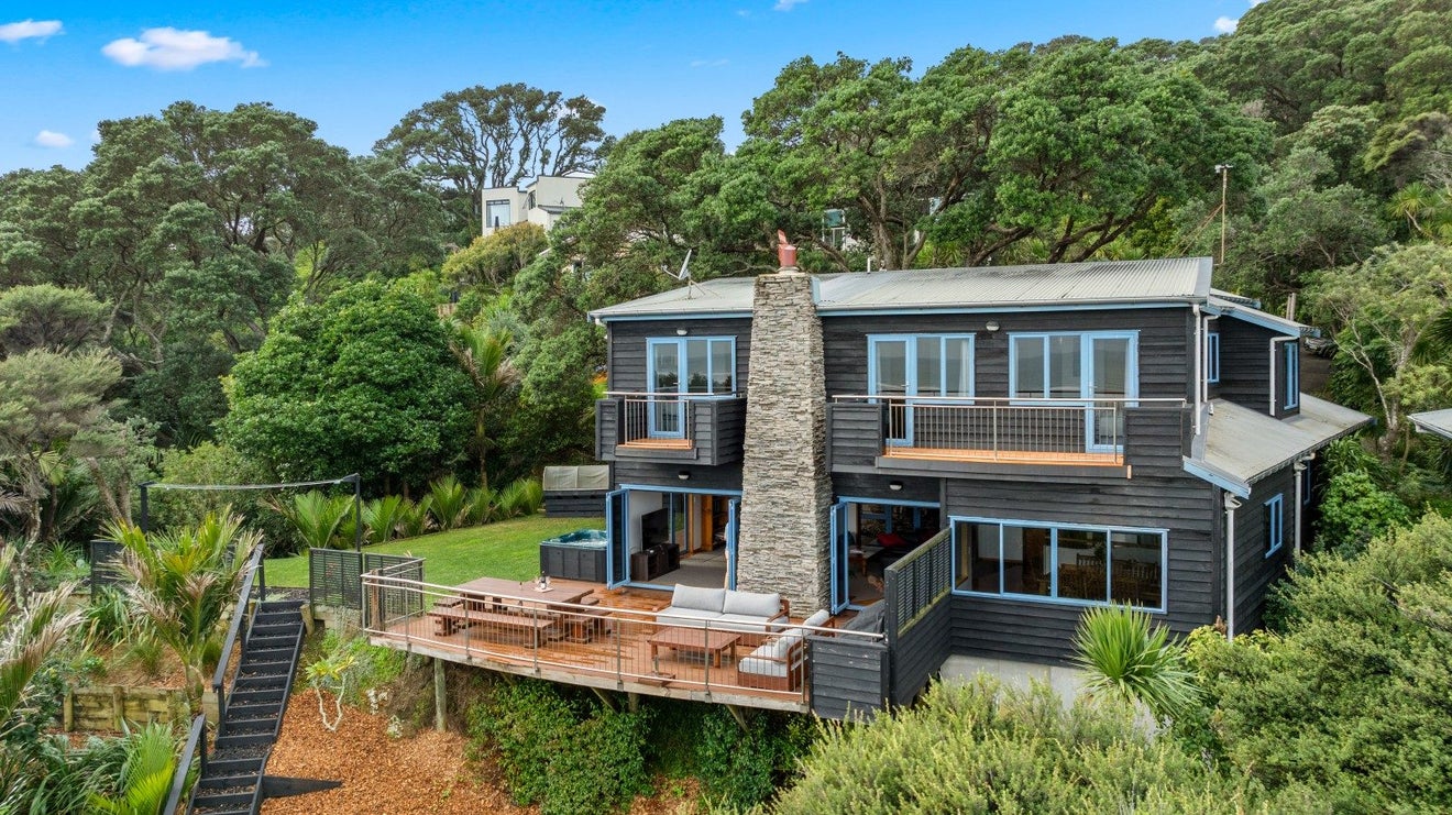 84 Domain Crescent, Waimauku - Carousel 1