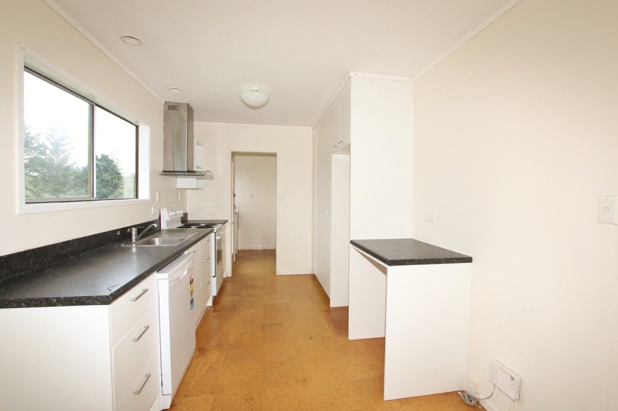45 Stott Avenue, Birkdale, Auckland - Carousel 2