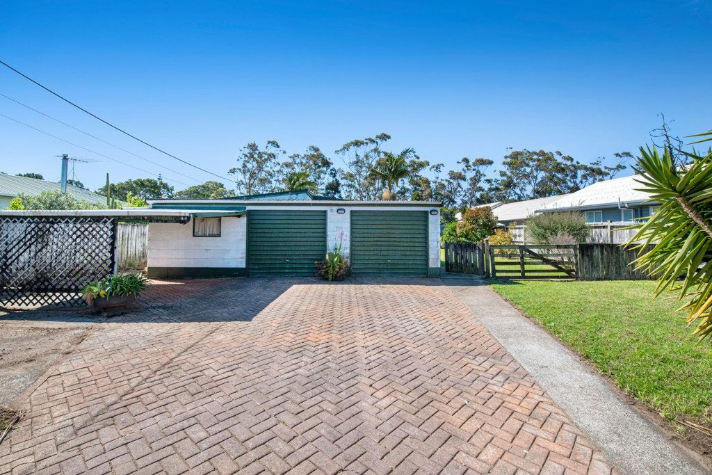 17 Parakai Avenue, Parakai, Helensville - Carousel 1