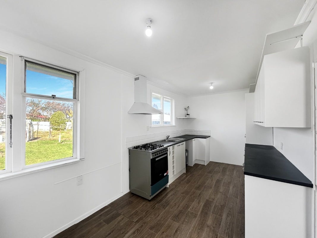 14 Belfast Place, Roslyn, Palmerston North - Carousel 2