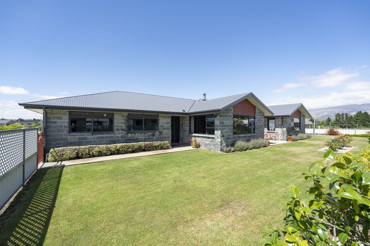 24 Chandler Crescent, Clyde, Clyde - Carousel 1
