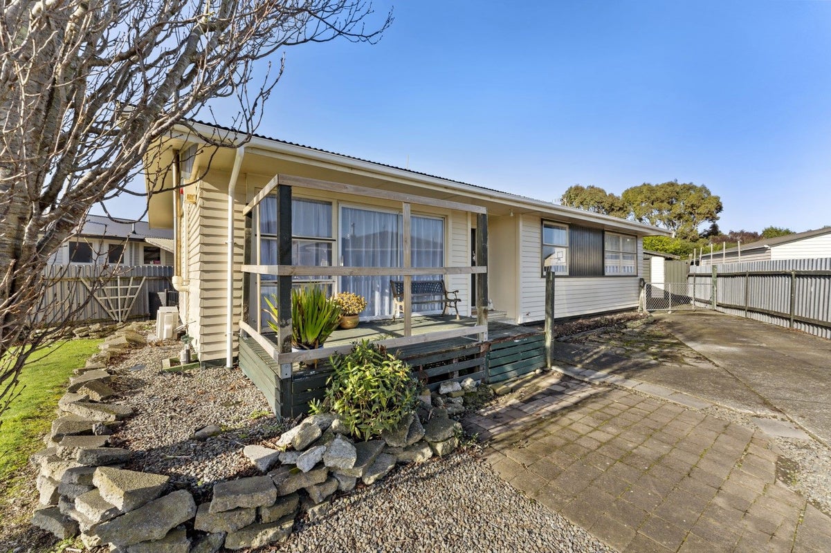 43 Tararua Terrace, Cloverlea, Palmerston North - Carousel 1