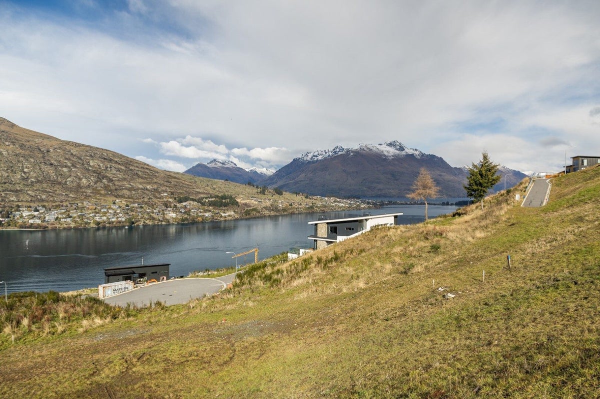 2 Lynch Lane, Queenstown Hill, Queenstown - Carousel 15