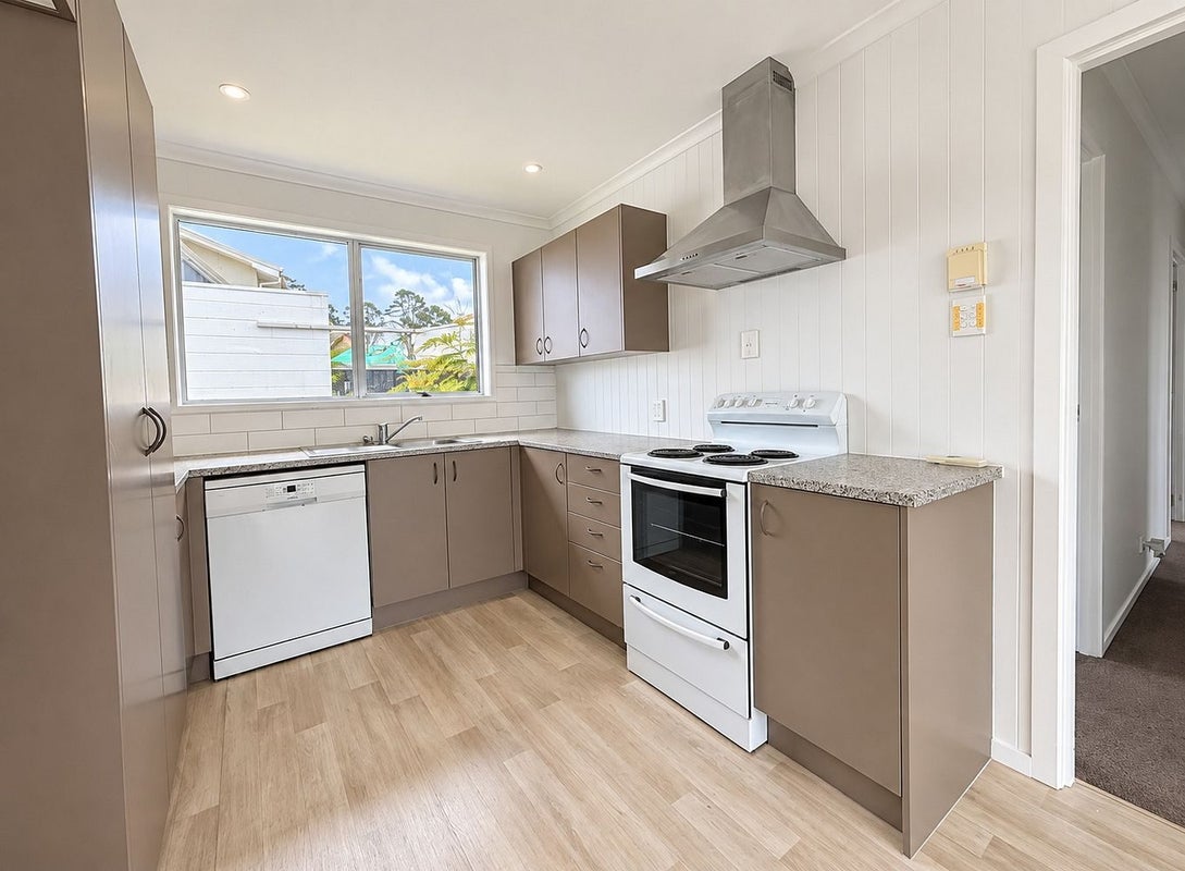 4 Pipitea Place, Massey, Auckland - Carousel 2