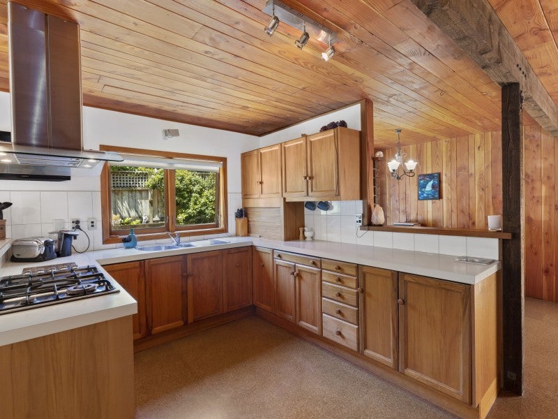 5 Dalton Grove, Stokes Valley, Lower Hutt - Carousel 2