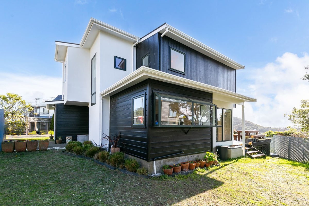 5B Becker Way, Karori, Wellington - Carousel 2