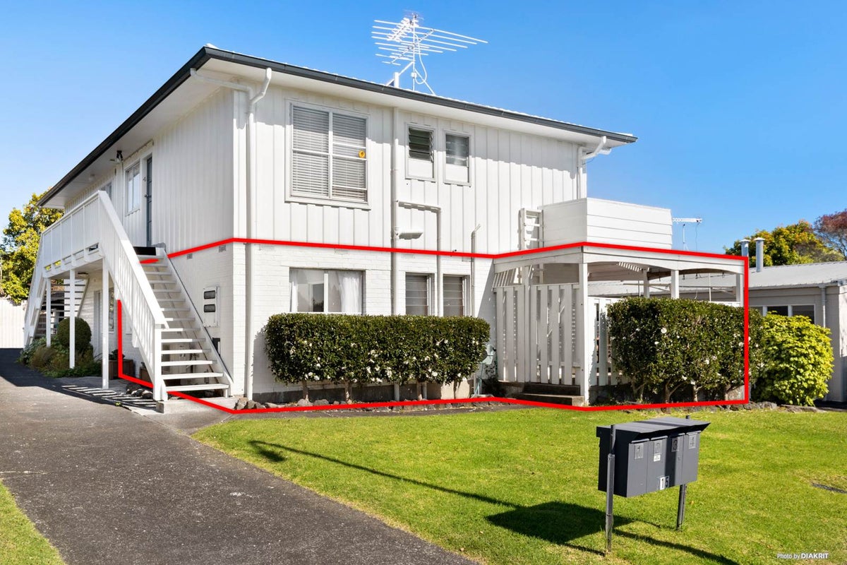 2/15 Hawkins Street, Meadowbank, Auckland - Carousel 1